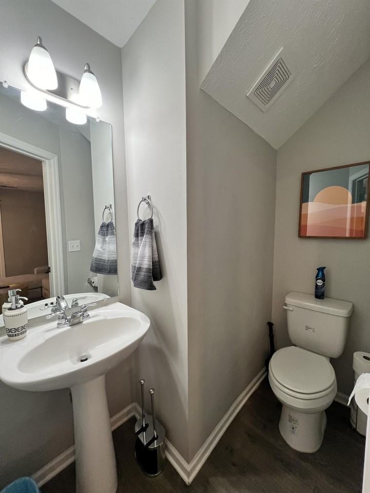 105 Kathryn Ct #105 - Photo 5 of 10