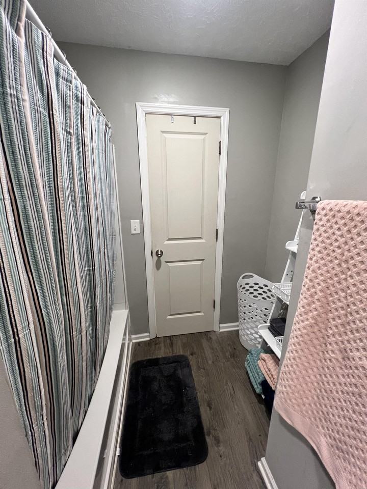 105 Kathryn Ct #105 - Photo 3 of 10