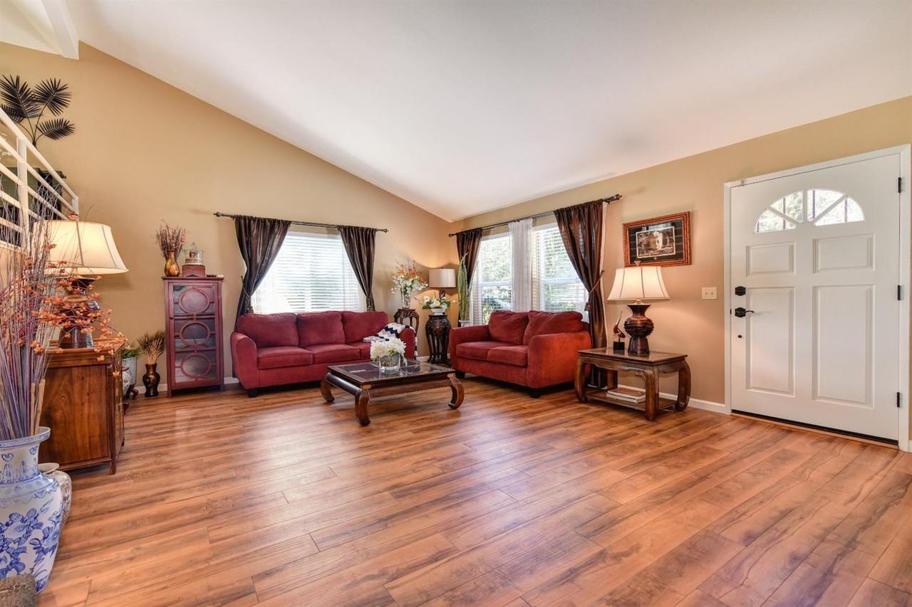 1506 Jeffrey Ln - Photo 2 of 12