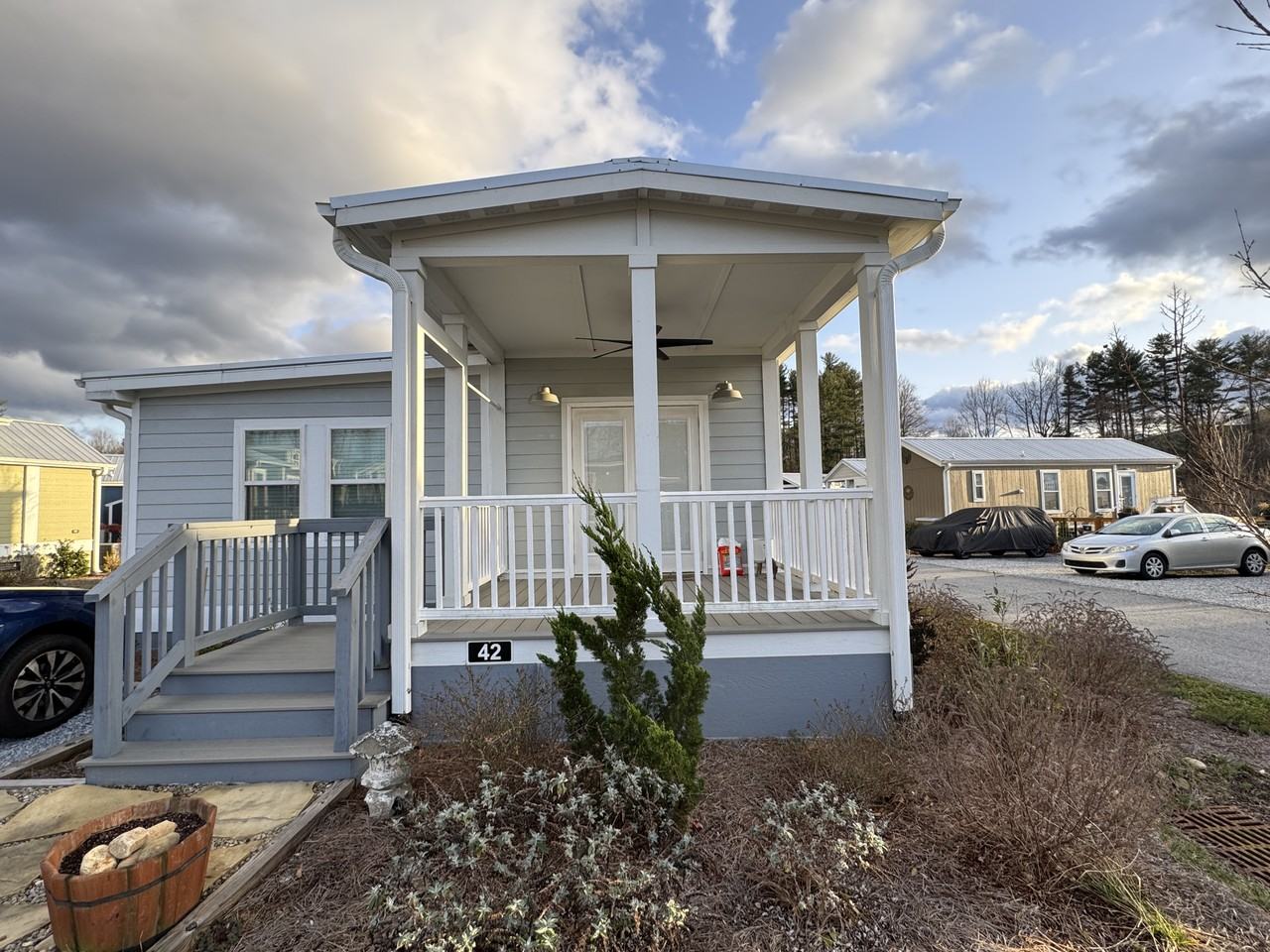 42 Skipping Stone Ln - Photo 2 of 22
