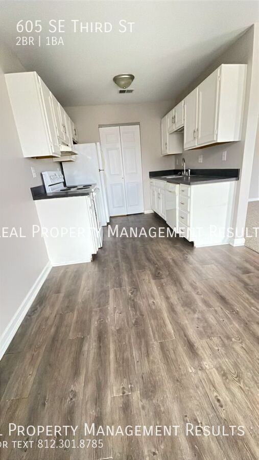 605 Se 3rd St - Photo 3 of 9
