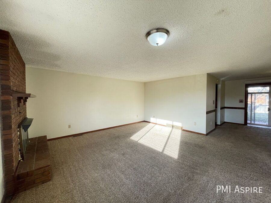 2446 Meadow St #A - Photo 3 of 15