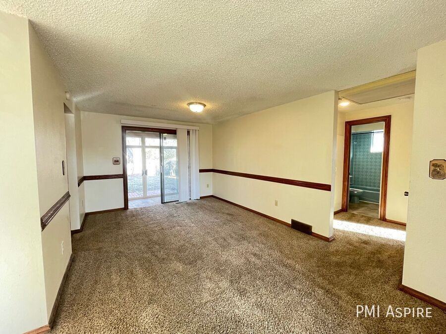 2446 Meadow St #A - Photo 4 of 15