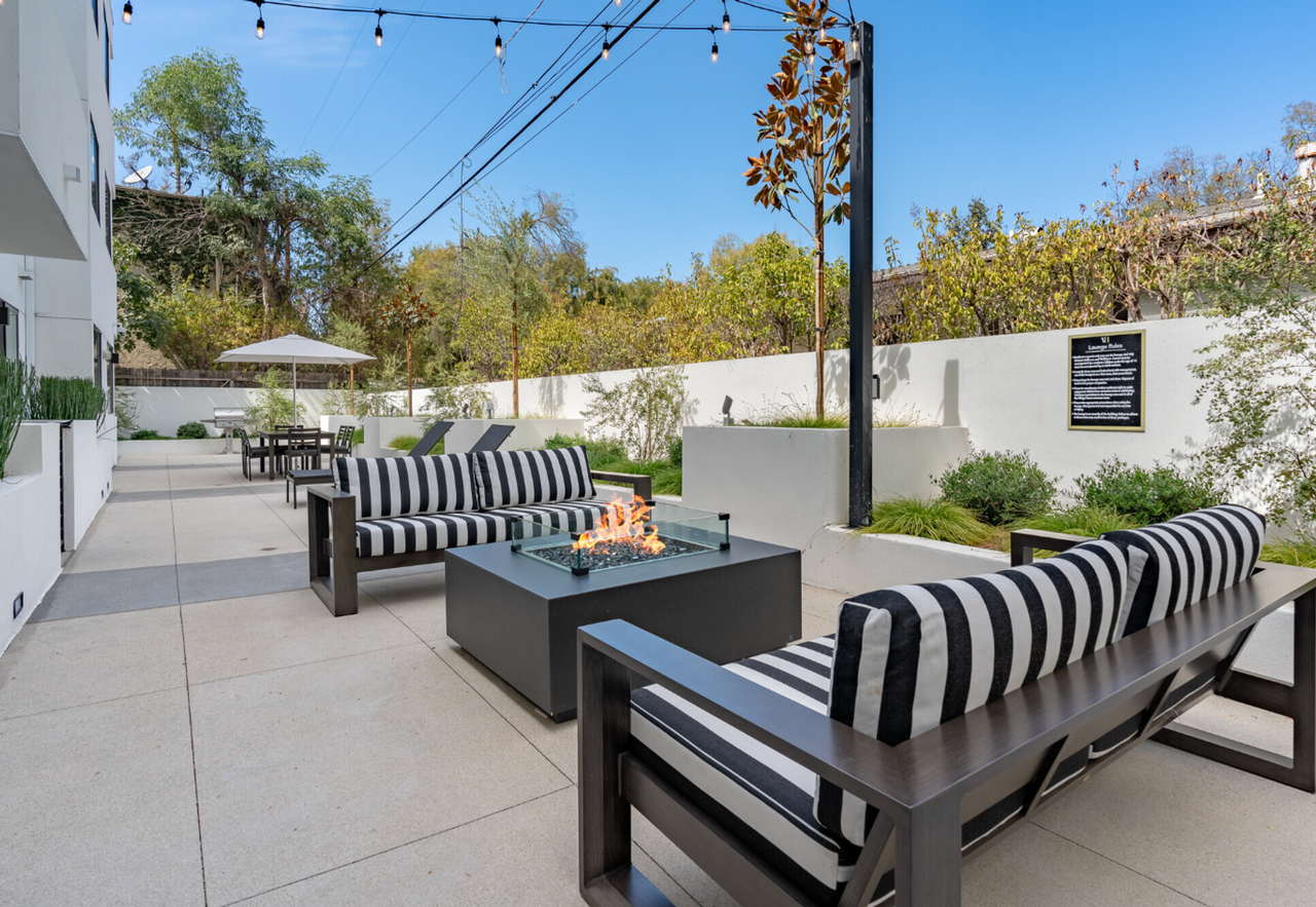 Village House Valley Village - Photo 2 of 29