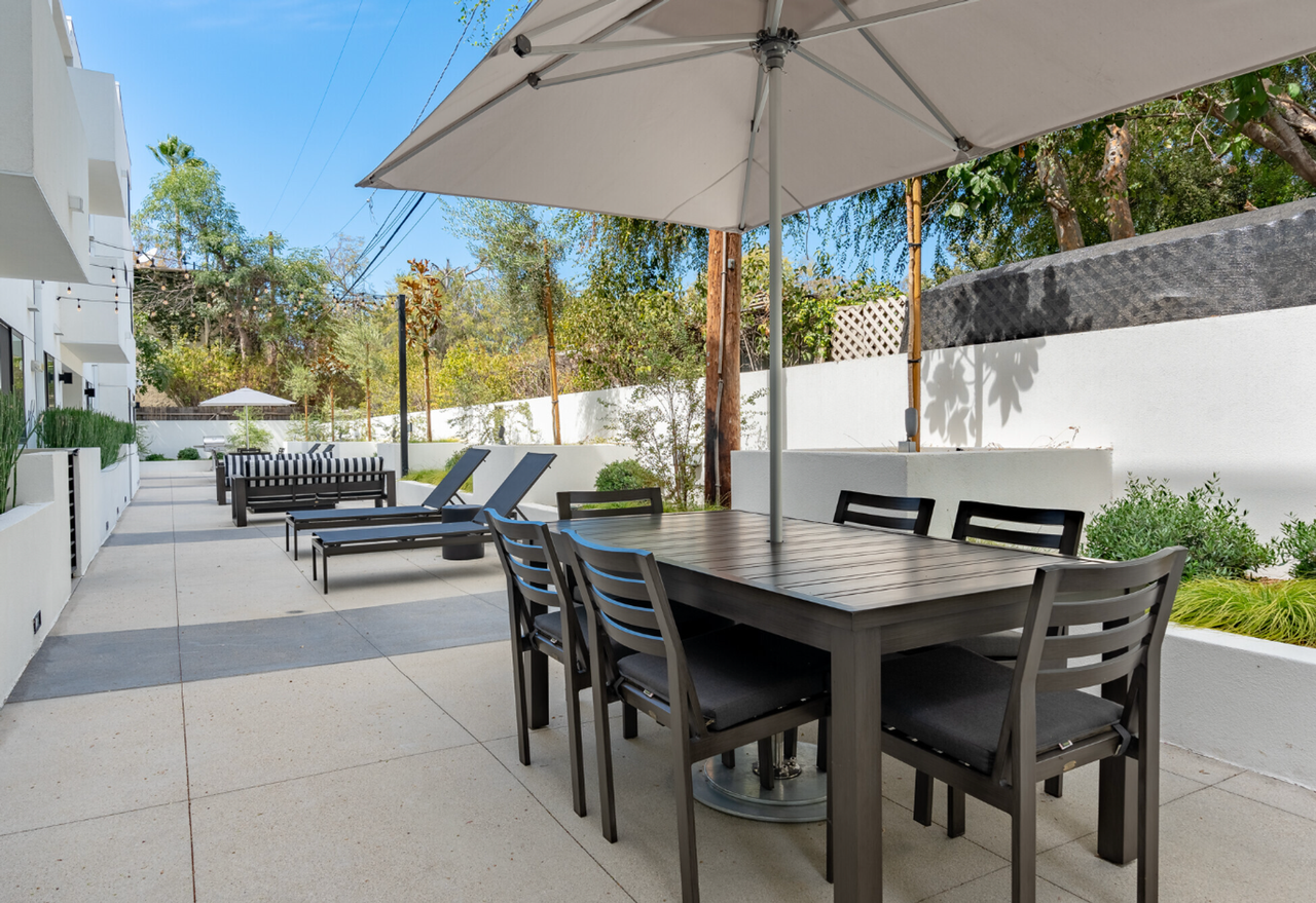 Village House Valley Village - Photo 3 of 29