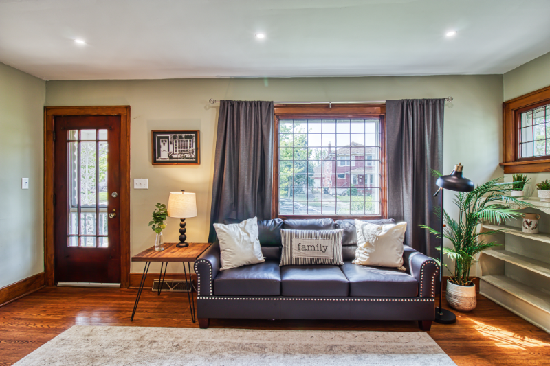 237 West Girard Boulevard - Photo 2 of 11