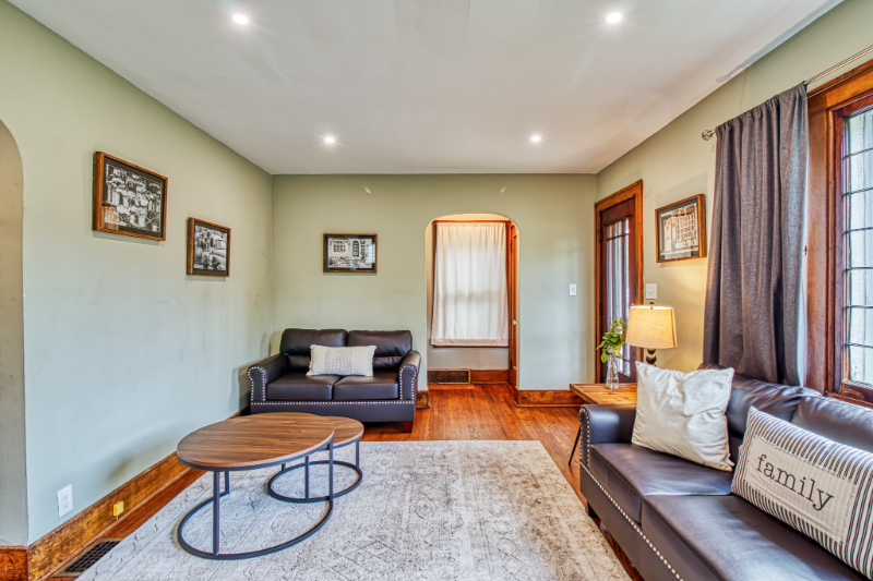 237 West Girard Boulevard - Photo 3 of 11