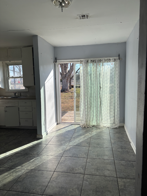 2462 N Piatt St - Photo 2 of 10