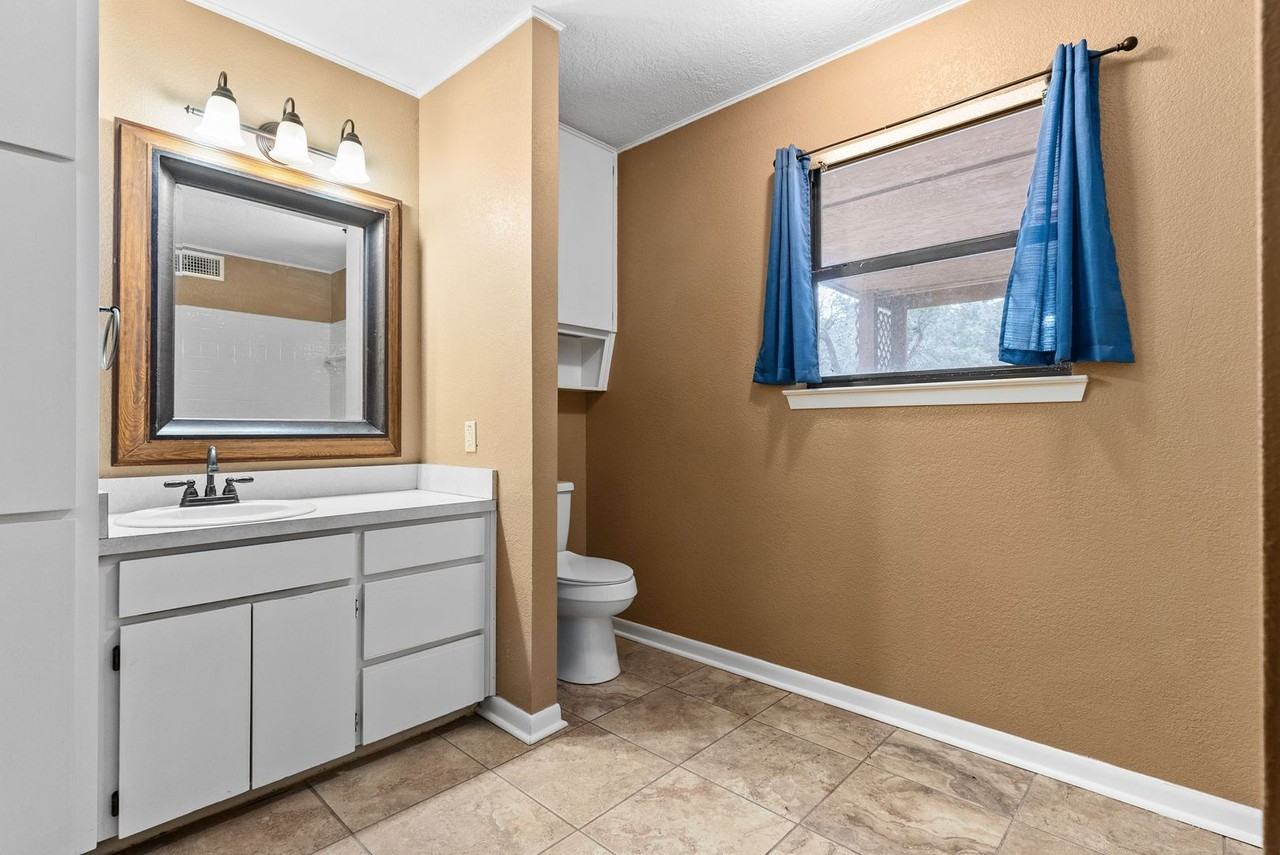 15957 Crockett Dr - Photo 3 of 15
