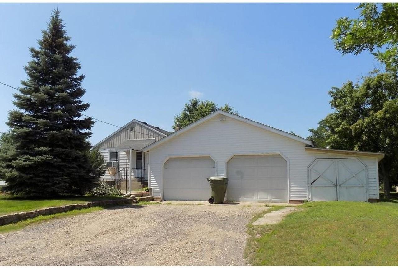 225 E 3rd St - Photo 3 of 9