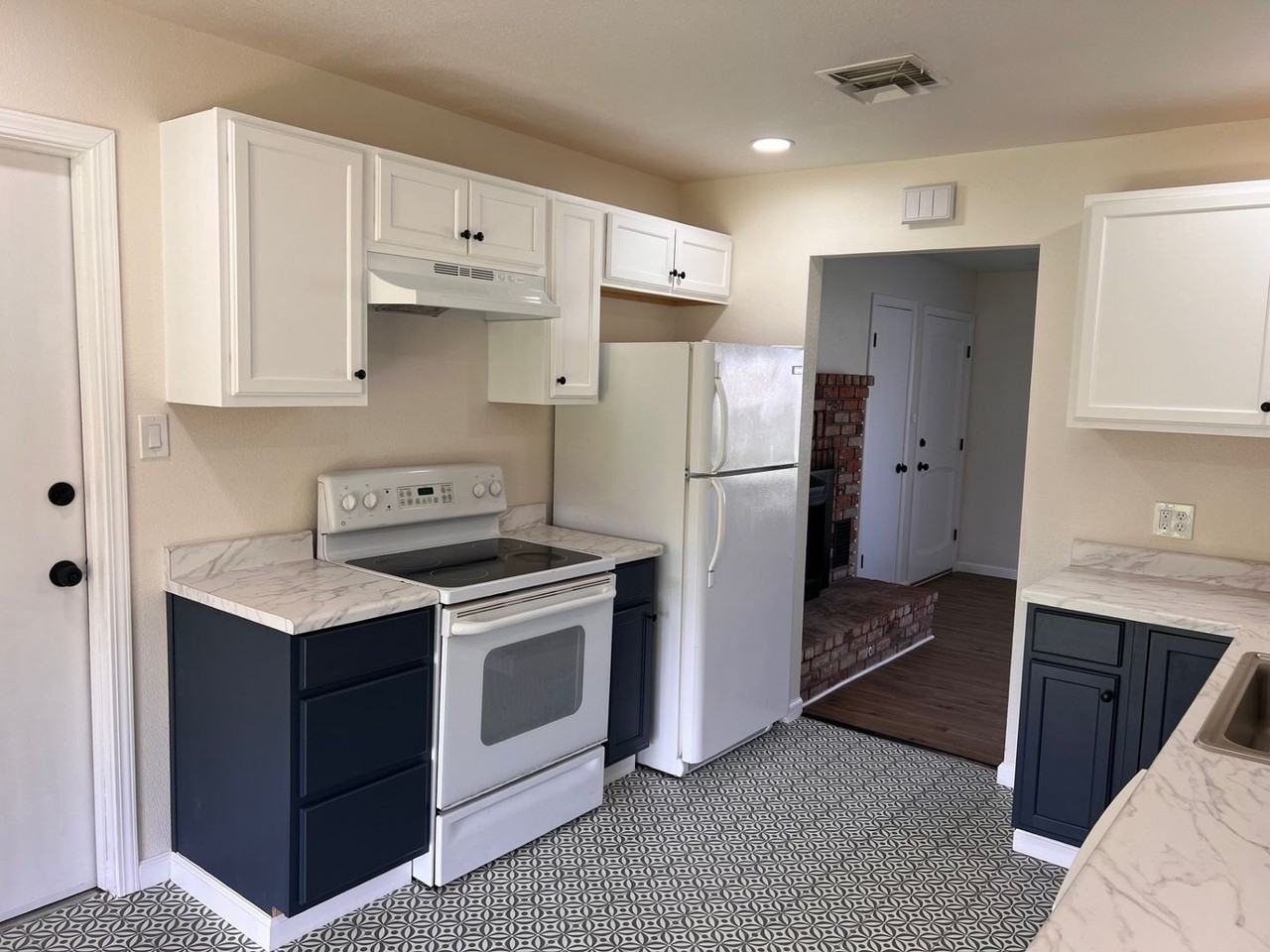 19337 Millicent St - Photo 4 of 14