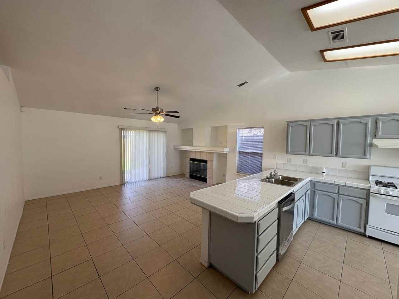 294 Garlin Ct - Photo 3 of 37