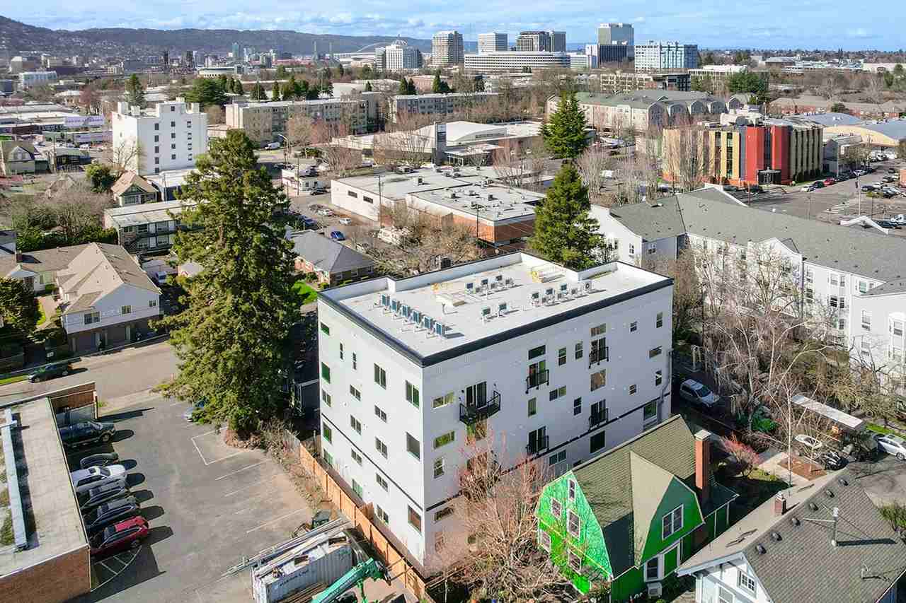 1820 Ne Davis St #307 - Photo 2 of 30