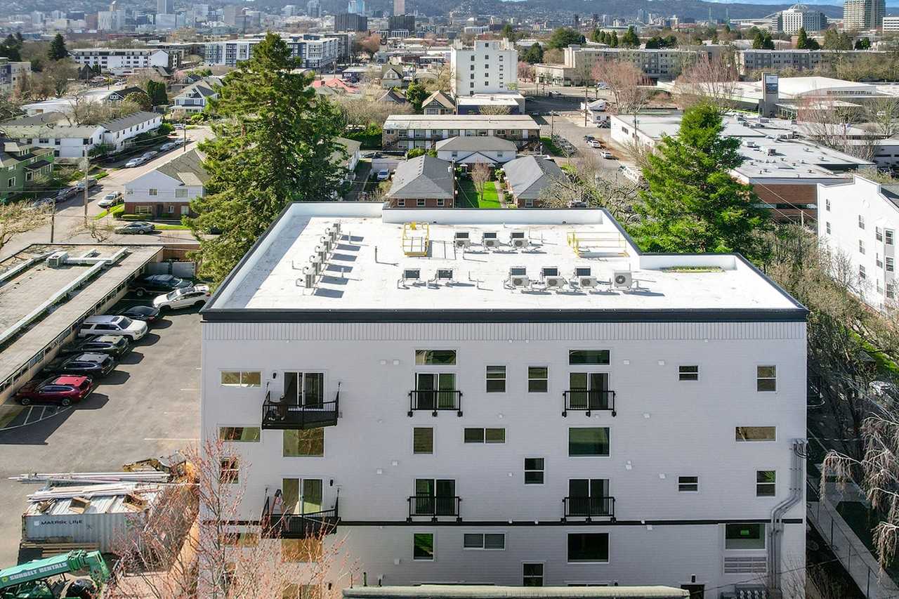 1820 Ne Davis St #307 - Photo 3 of 30