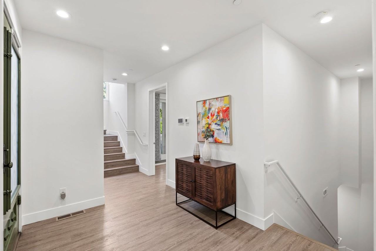 1045 Grand View Dr - Photo 3 of 30