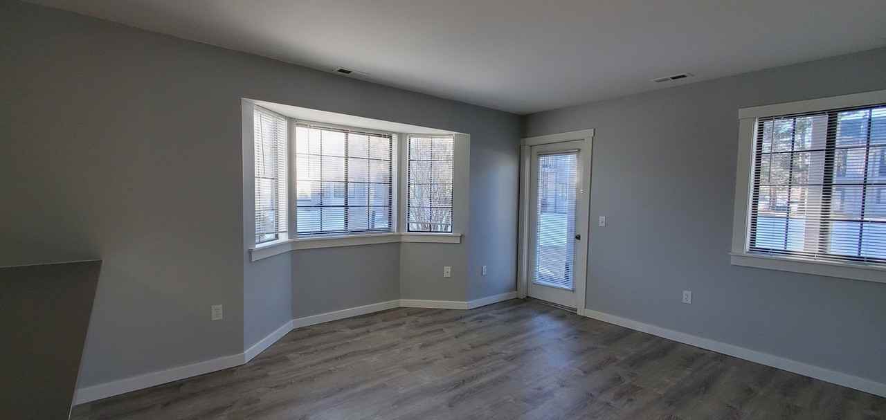 621 Riverine Dr - Photo 4 of 24