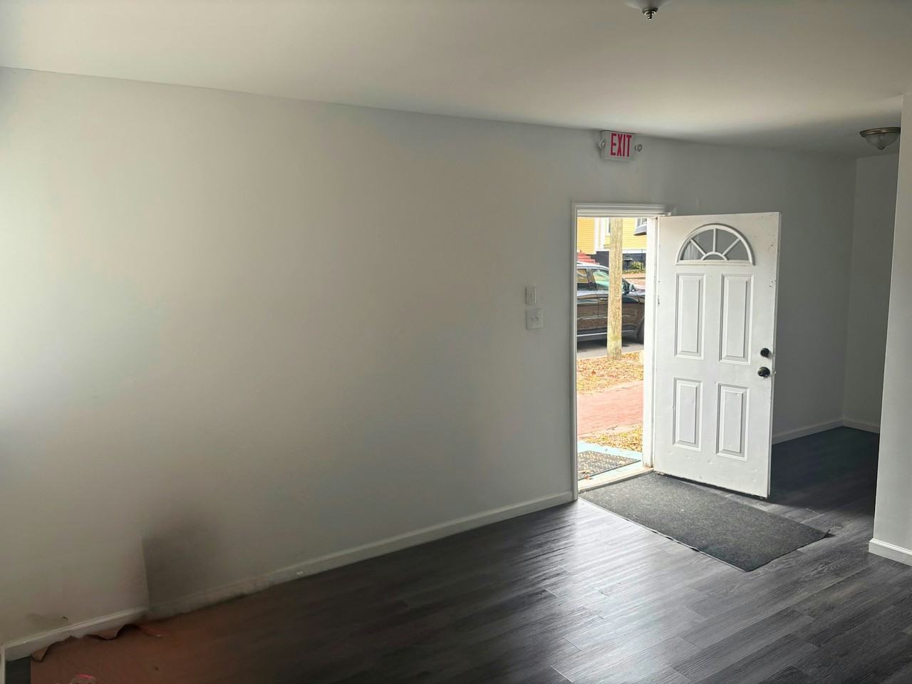 422 E Duffy St - Photo 2 of 10