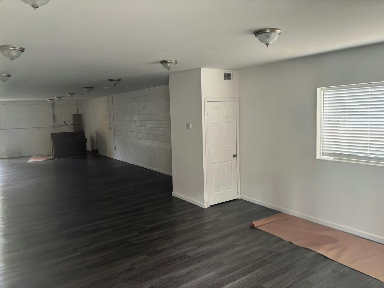 422 E Duffy St - Photo 3 of 10