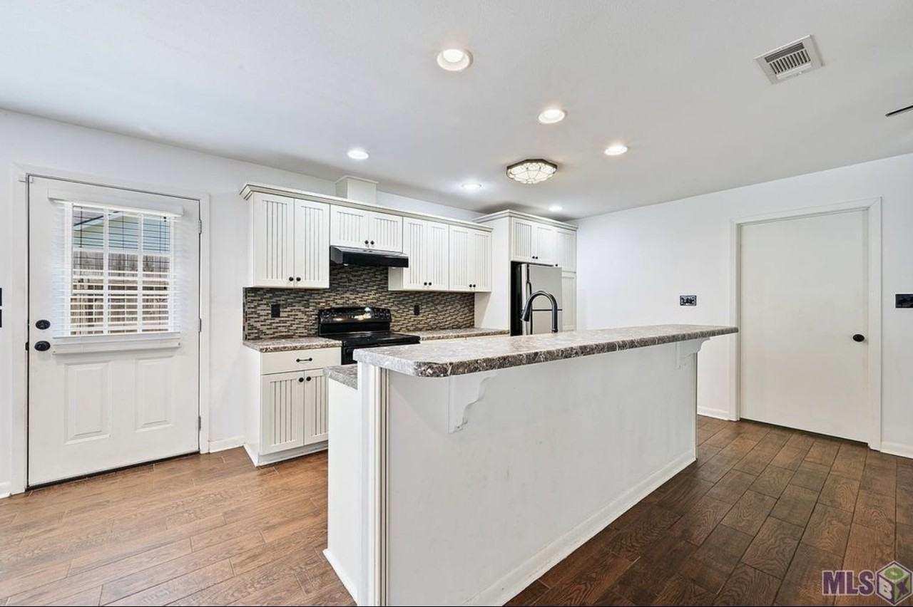 4923 Newell St #B - Photo 4 of 6