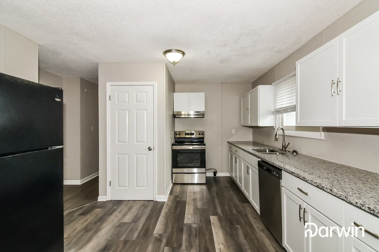5367 N Manchester Ave - Photo 2 of 15