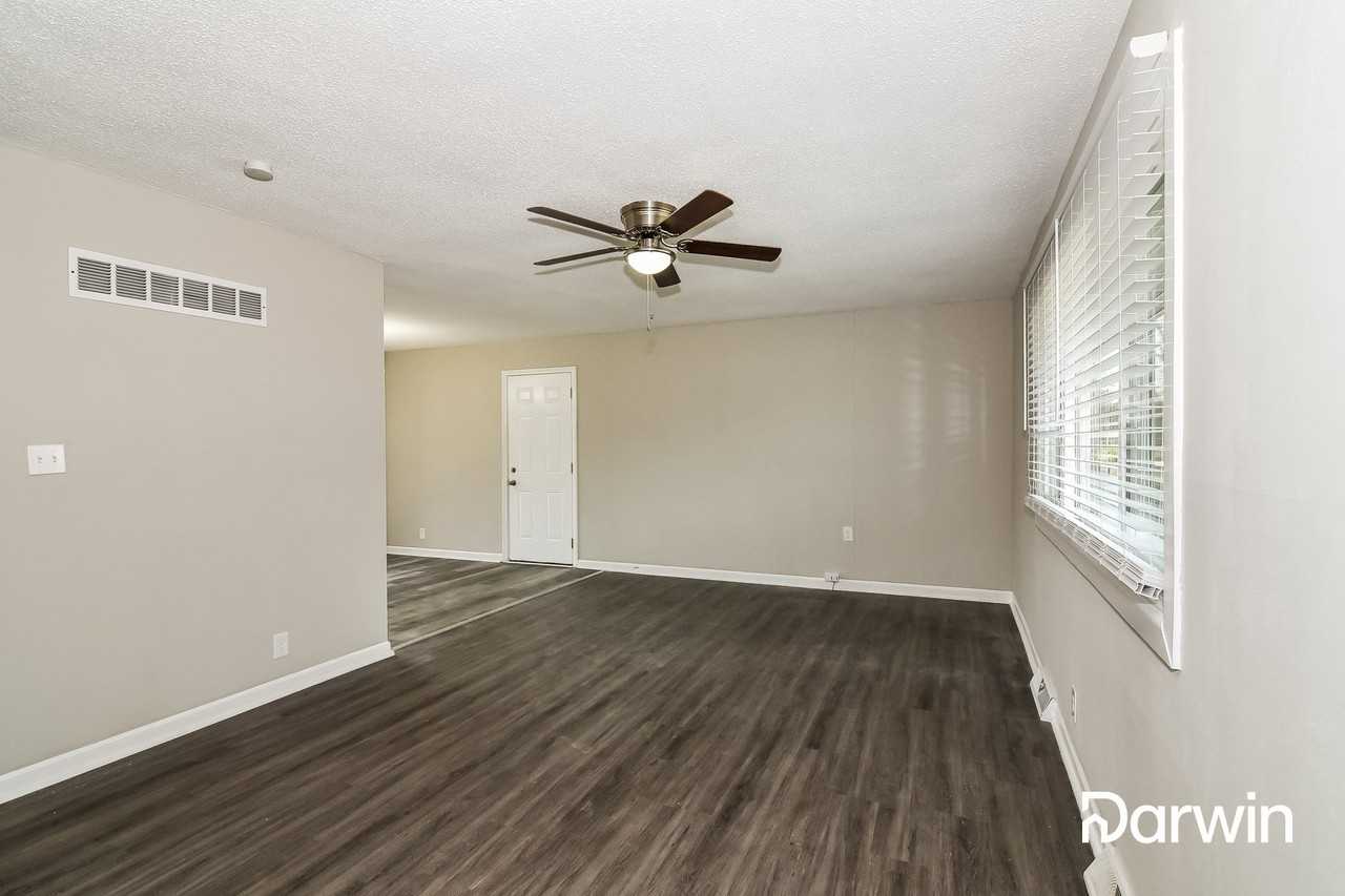 5367 N Manchester Ave - Photo 3 of 15
