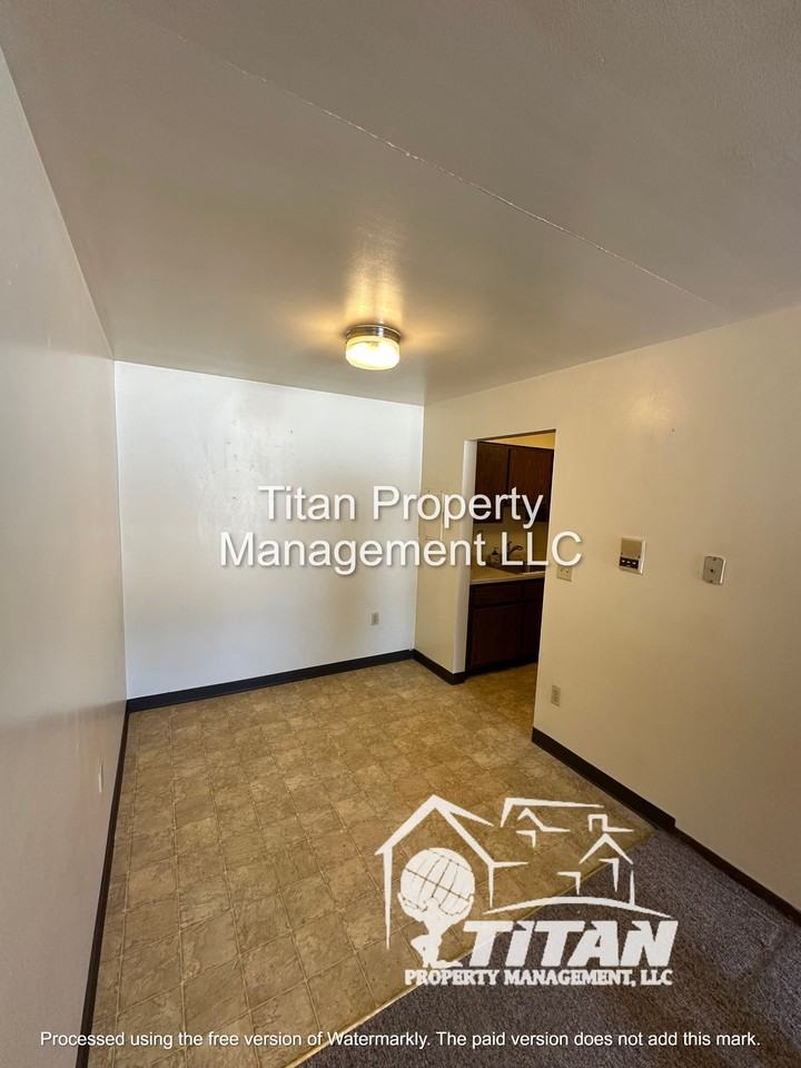 100 East Morning Glory Drive - Photo 2 of 9