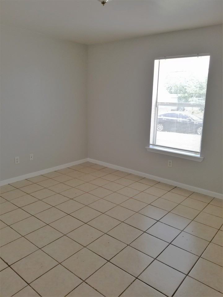 Ute 1601 - 2 - Photo 5 of 11