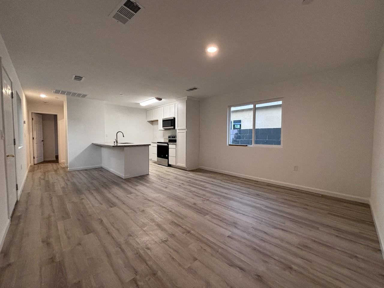 1417 Oregon Street Unit B - Photo 4 of 9