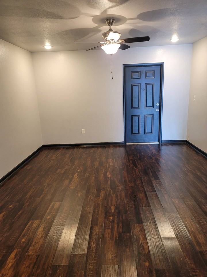 Eagle Pointe Apts - Photo 2 of 18