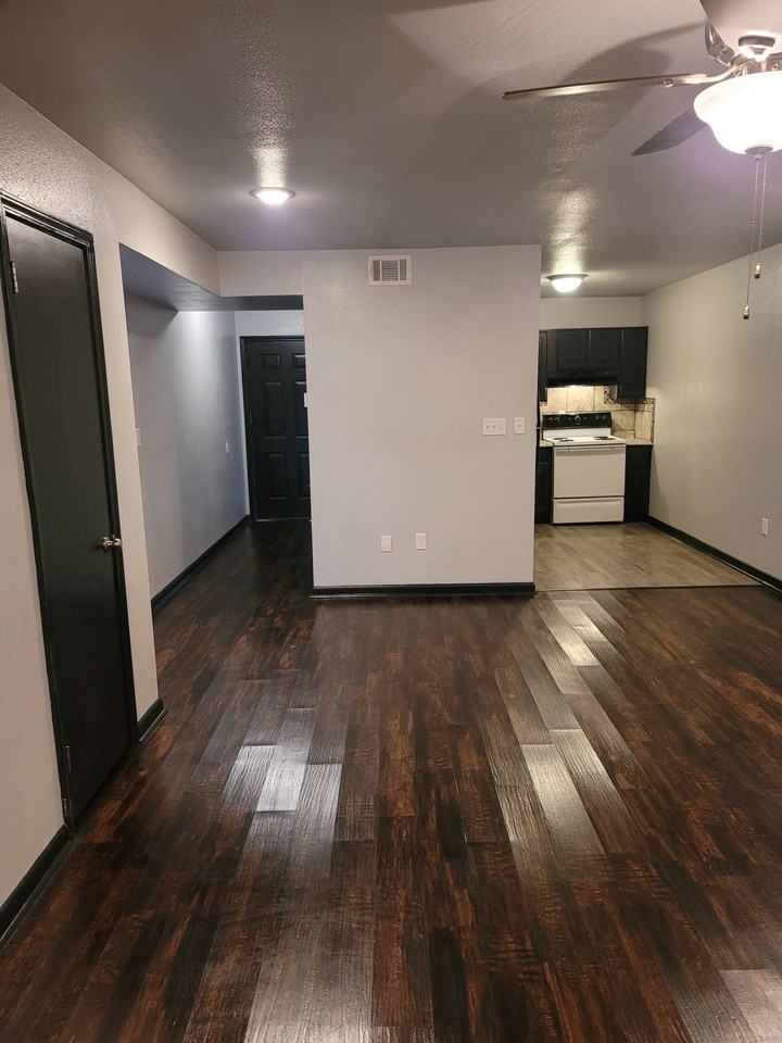 Eagle Pointe Apts - Photo 3 of 18