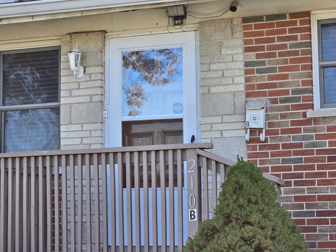 210 Carrington Lane - Photo 2 of 10