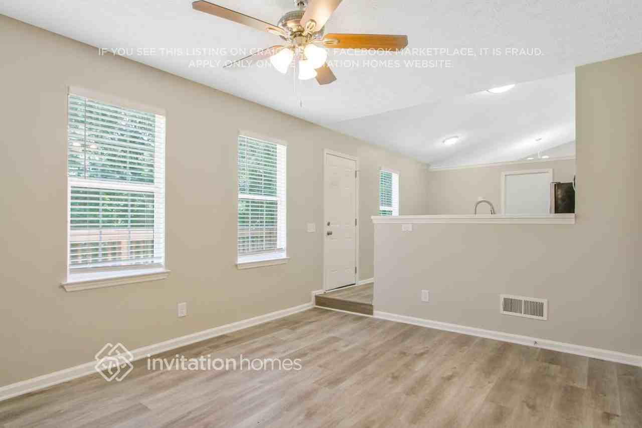 5806 Bellingrath Way - Photo 4 of 23
