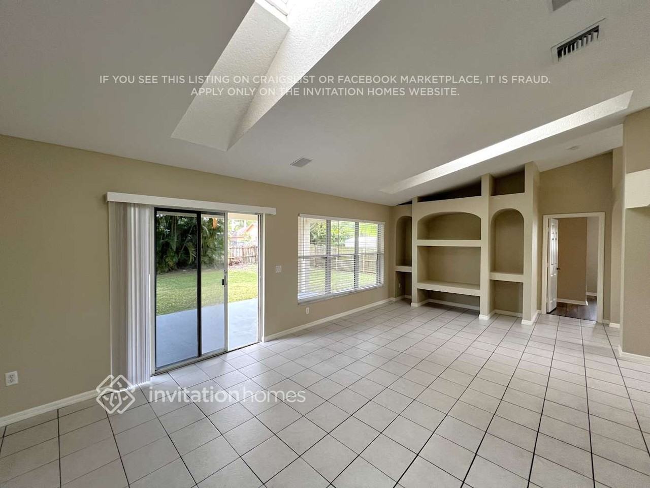 2465 Sw Lafayette St - Photo 4 of 21