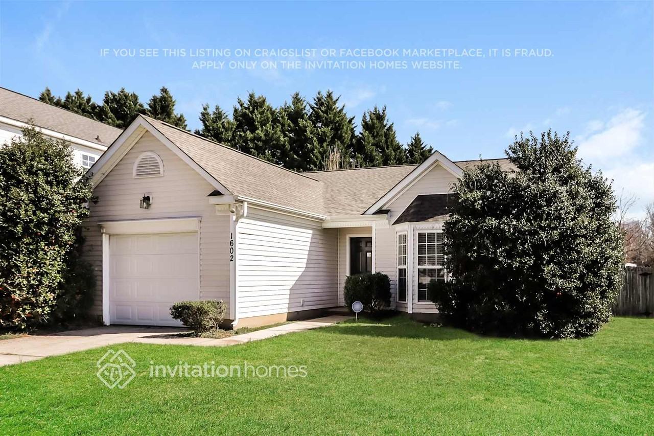 1602 Oakdale Green Dr - Photo 4 of 17