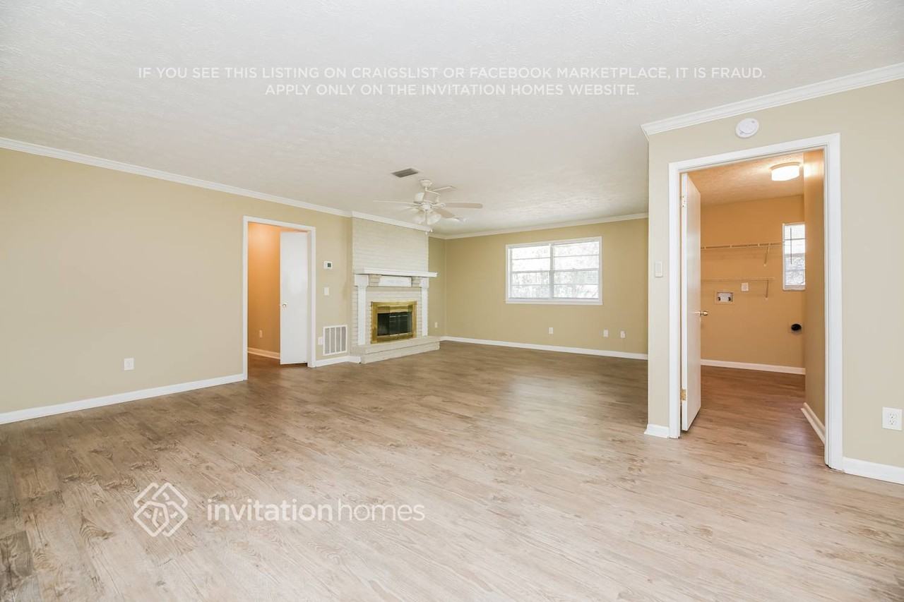 4408 Charter Point Blvd - Photo 4 of 17