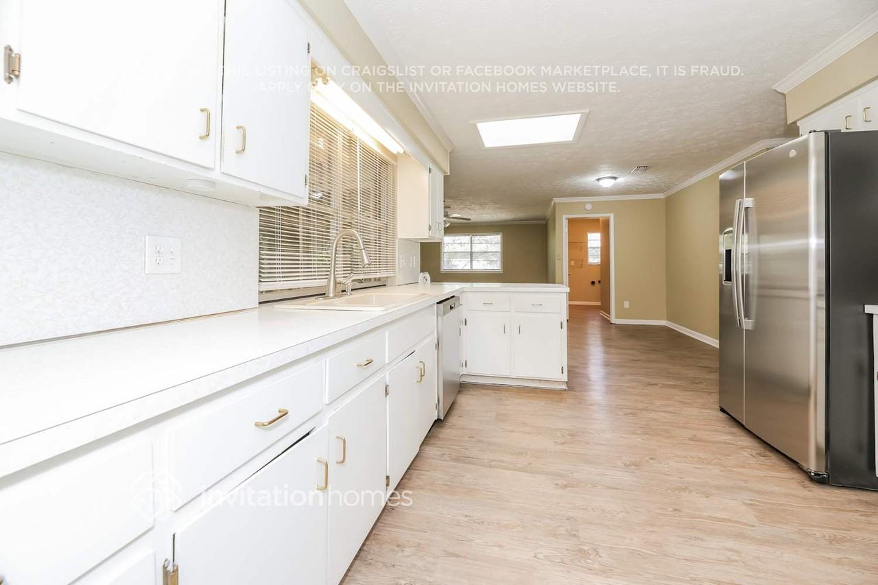4408 Charter Point Blvd - Photo 7 of 17