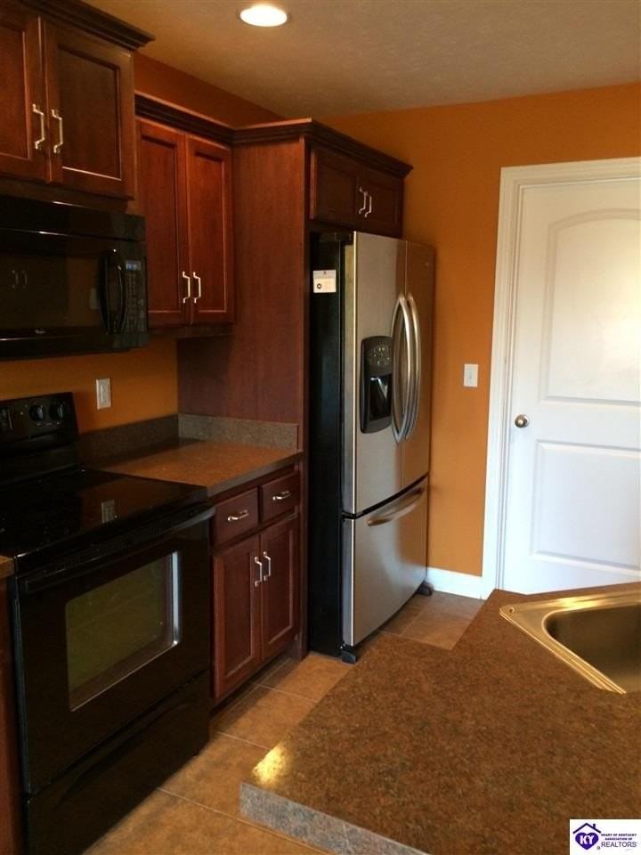 913 Silktree Cir - Photo 4 of 27