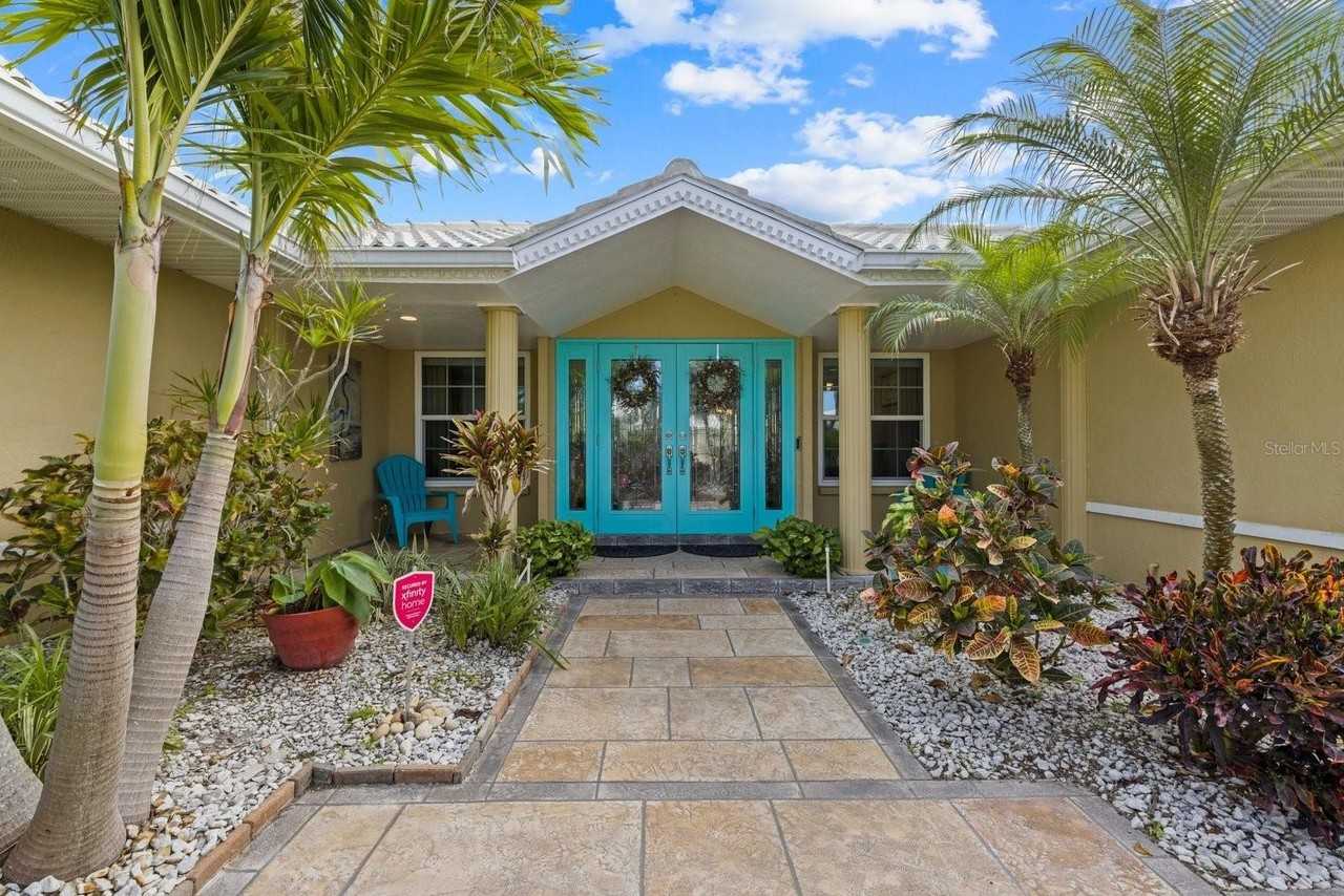 414 Devonshire Ln - Photo 3 of 49