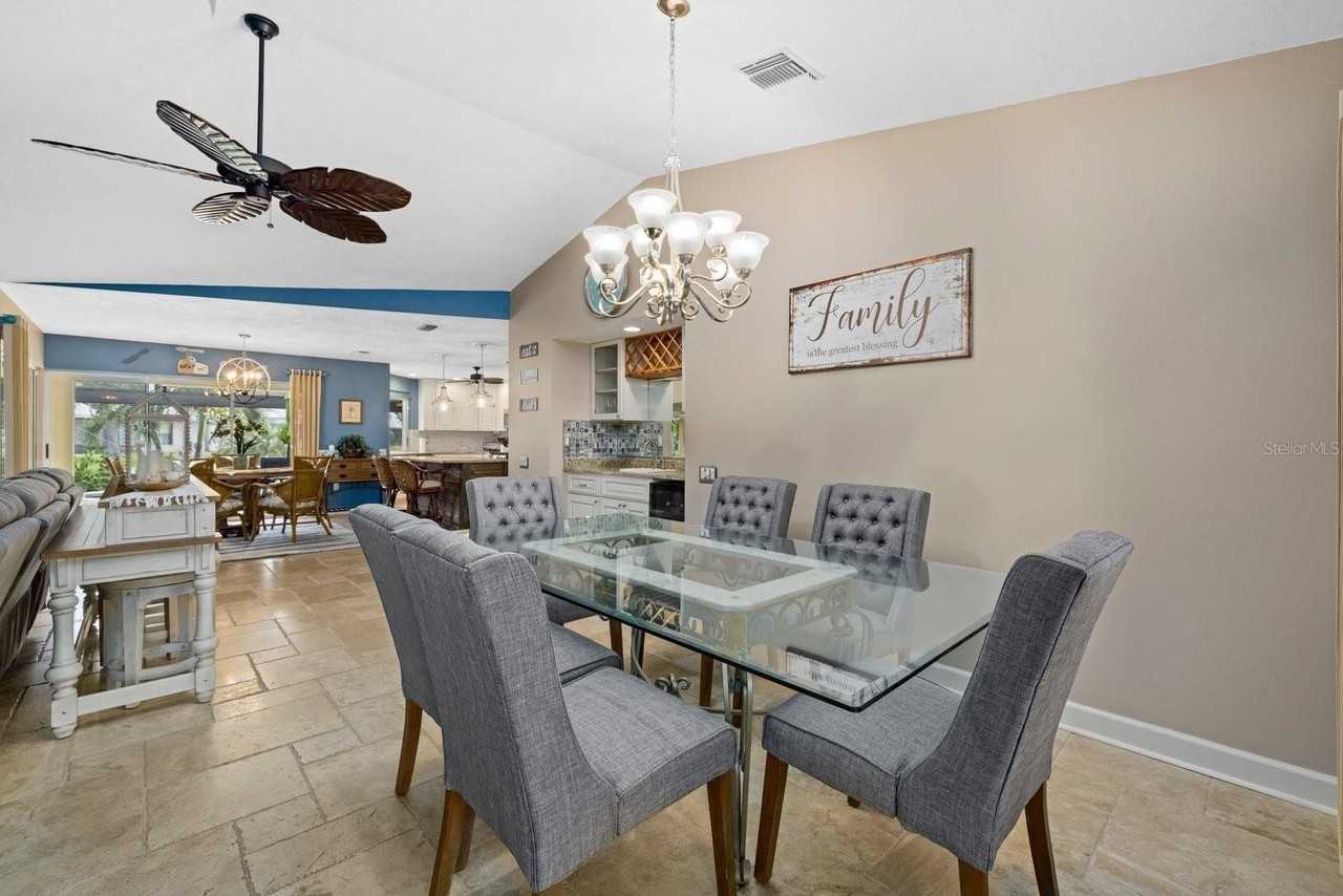 414 Devonshire Ln - Photo 6 of 49