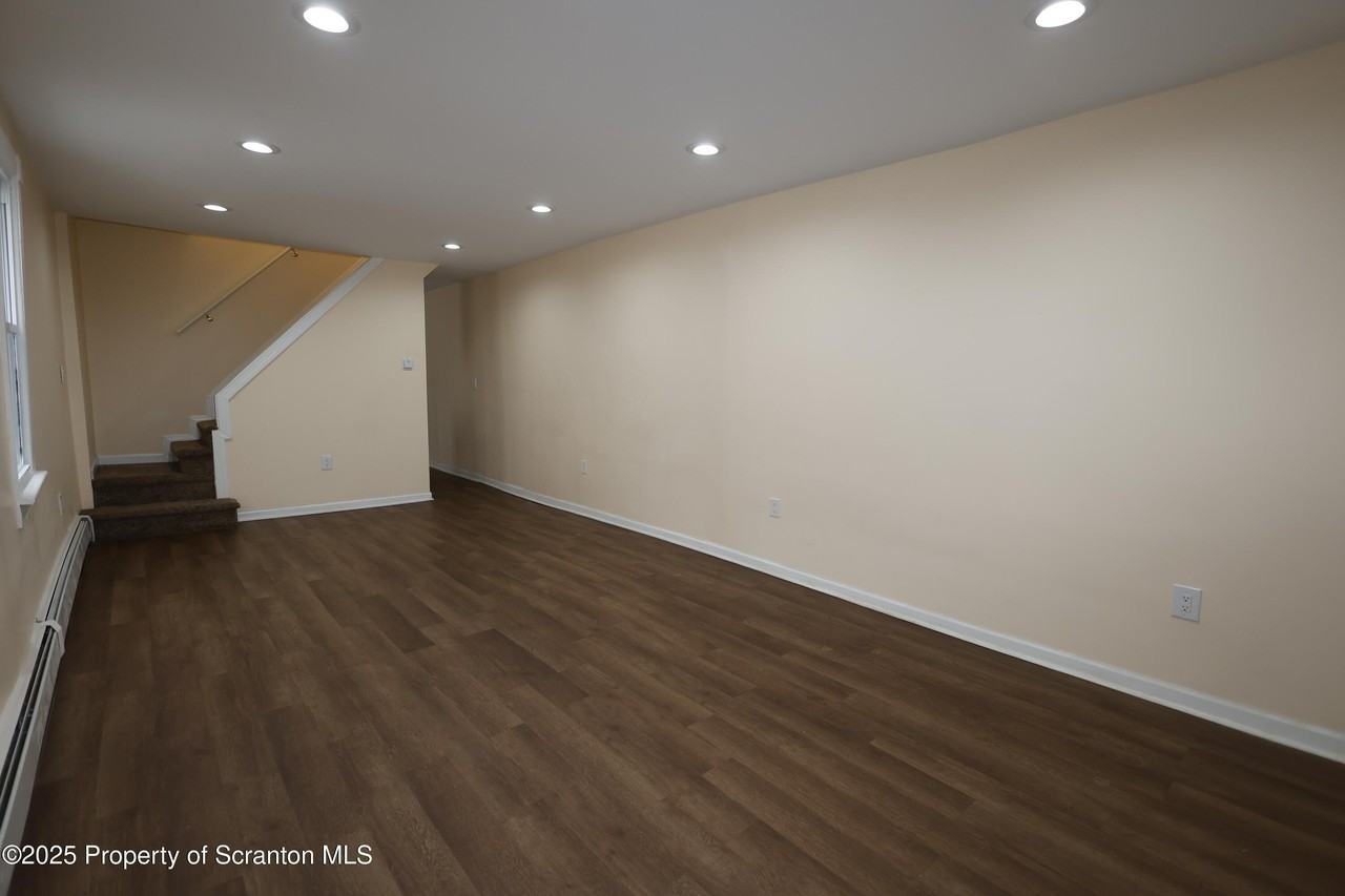 142 Madison Street - Photo 4 of 18