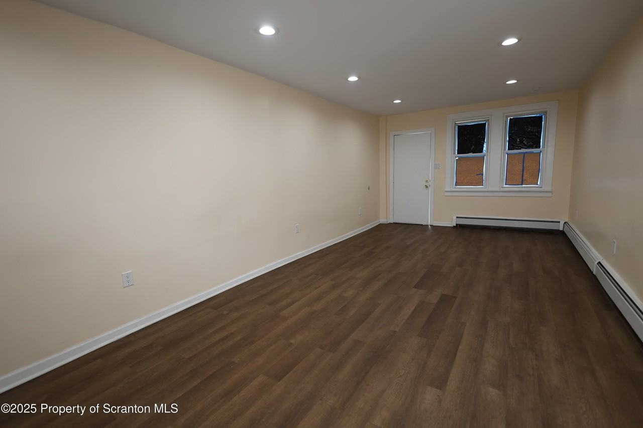 142 Madison Street - Photo 5 of 18