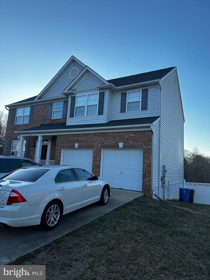 3001 Wildflower Dr - Photo 2 of 36