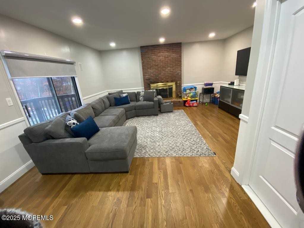 29 Mindy Lane - Photo 4 of 26