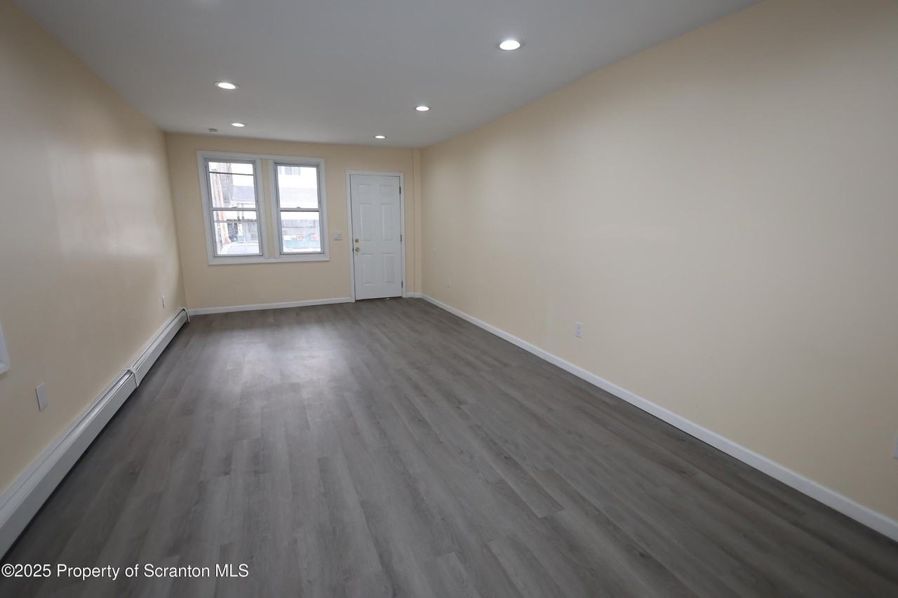 144 Madison Street - Photo 5 of 16