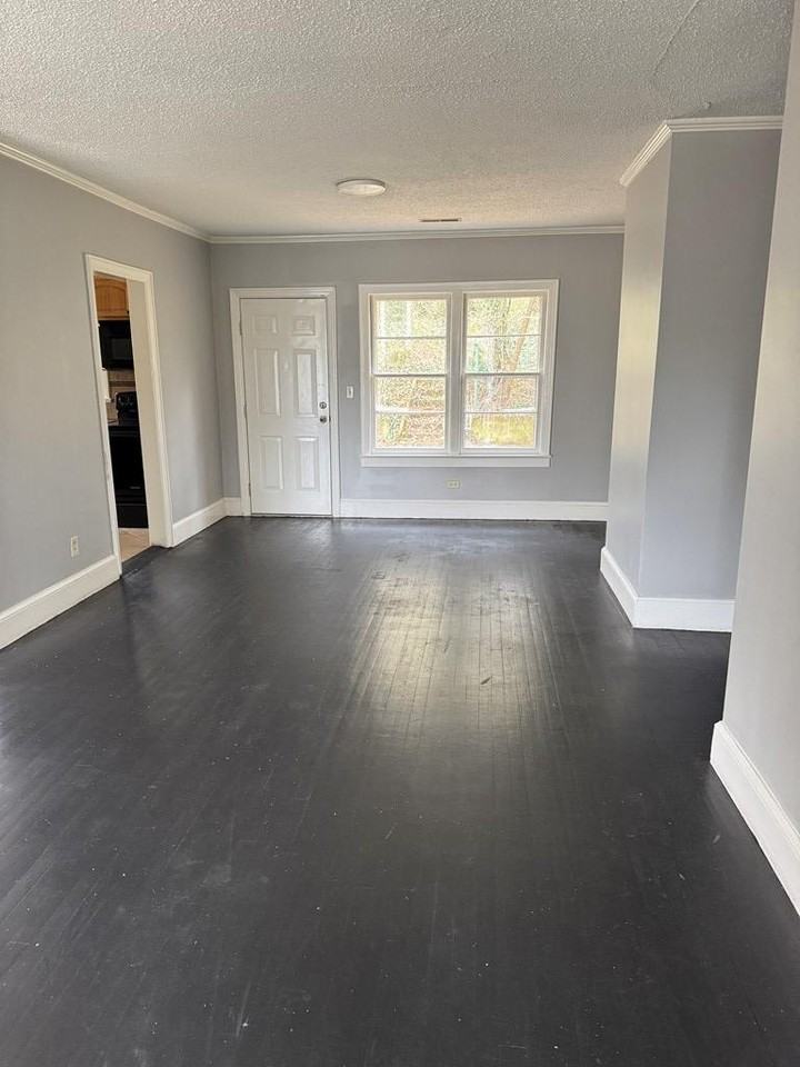 801 Greenwood Pl - Photo 3 of 7