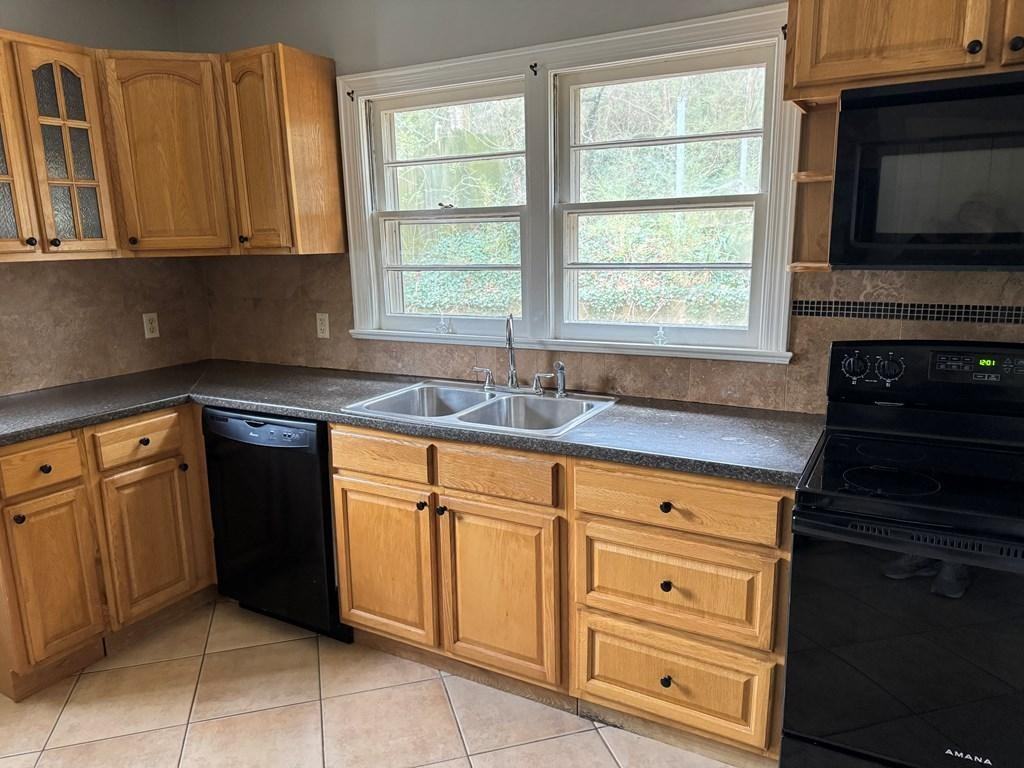 801 Greenwood Pl - Photo 4 of 7