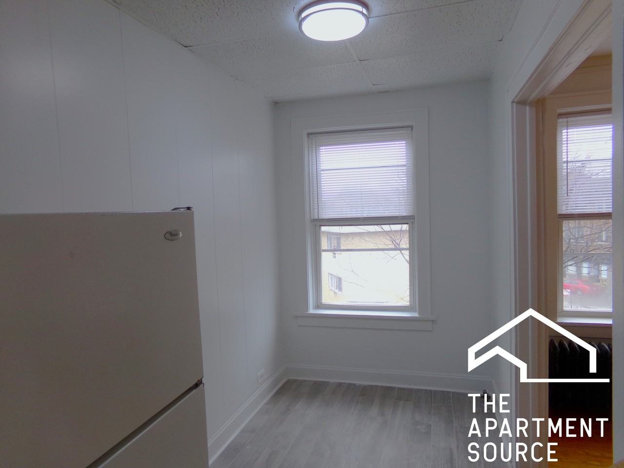 7600 N Greenview Ave #211 - Photo 5 of 9