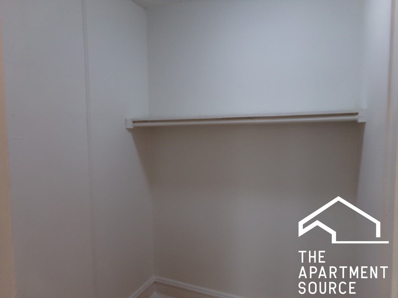 7600 N Greenview Ave #211 - Photo 7 of 9