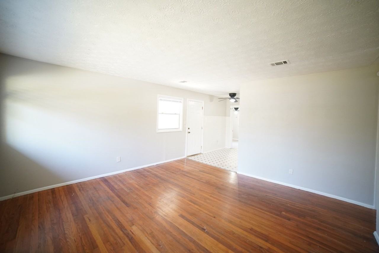 318 Meadowbrook Ln - Photo 5 of 28