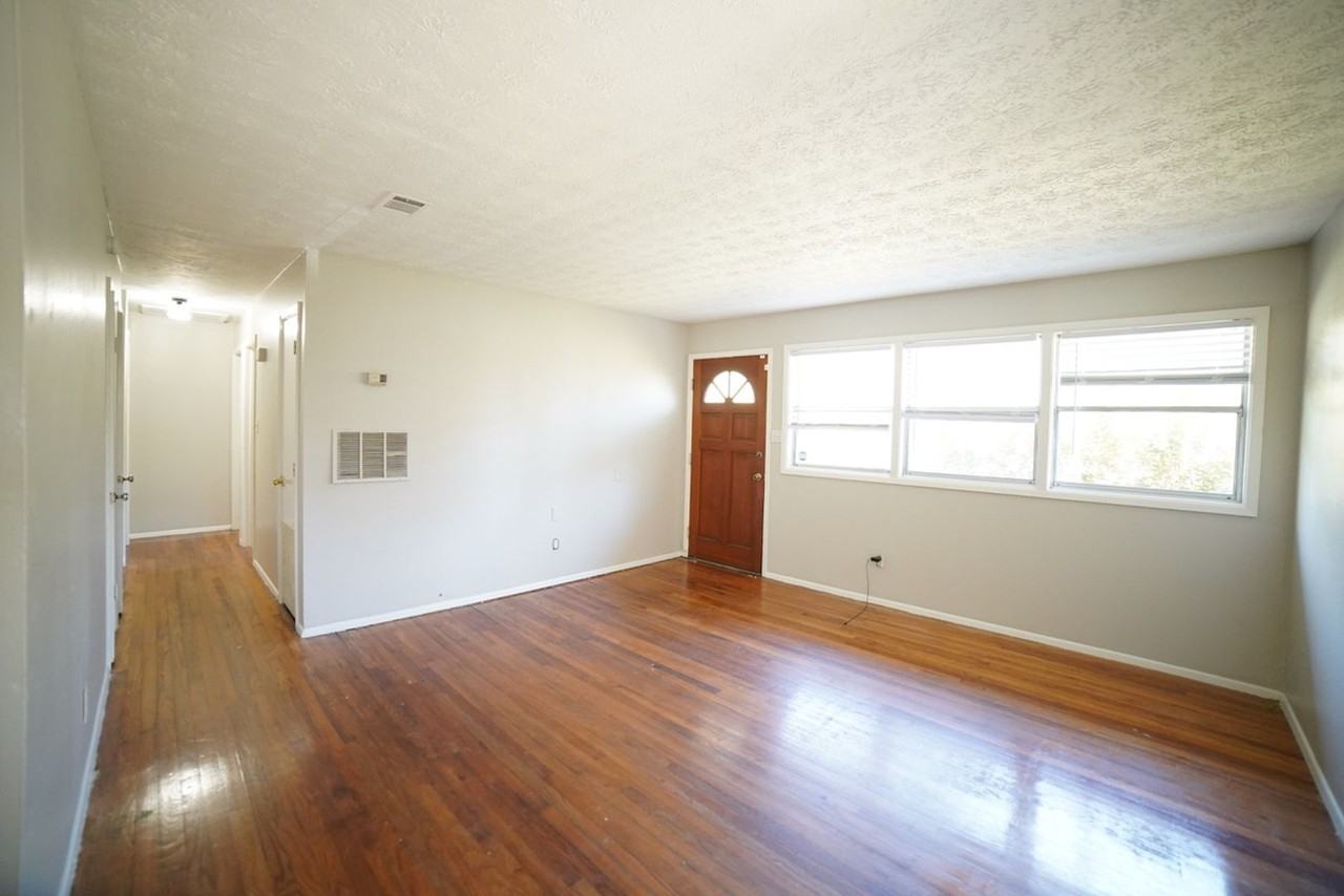 318 Meadowbrook Ln - Photo 6 of 28